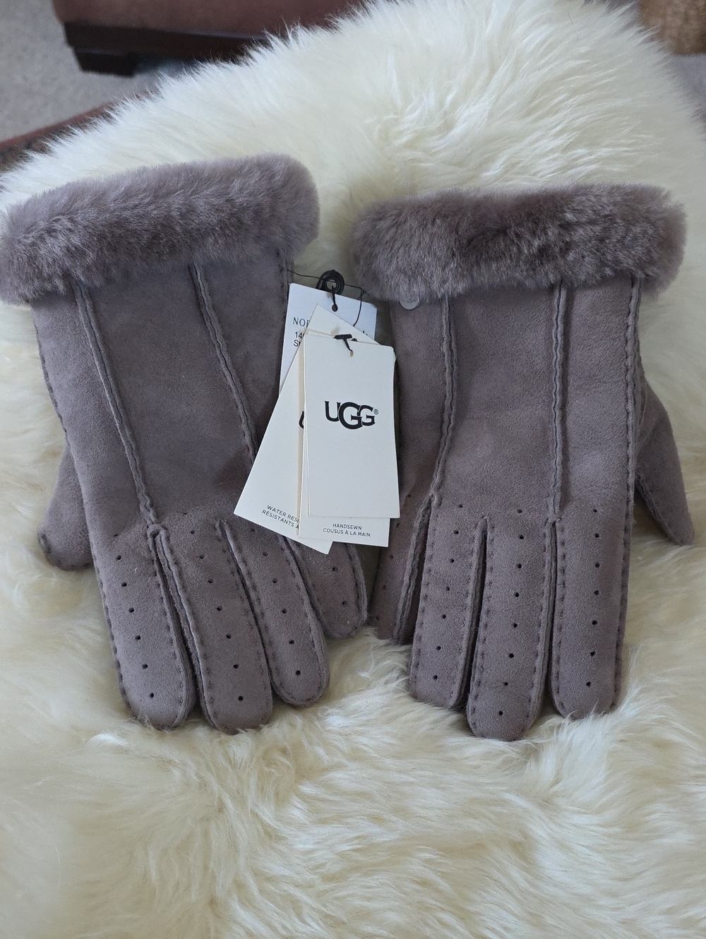 NWT UGG Women's Size L Stormy Grey Classic Perforated Suede Gloves 🩶❄🐑🎁
